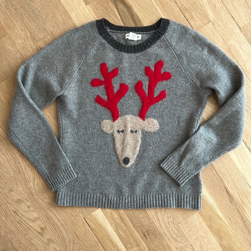 Just in time for the holidays, adorable, reindeer sweater!